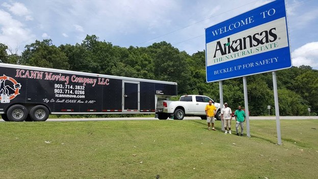 An ICANN Moving Company trailer and crew at the Arkansas state line on an interstate move